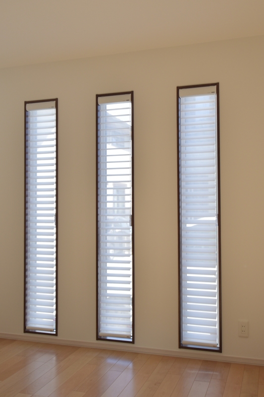 連窓窓　スリット窓　FUGA　調光ロールスクリーン