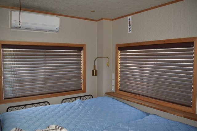 寝室　遮光　FUGA　調光ロールスクリーン　暗くなる　